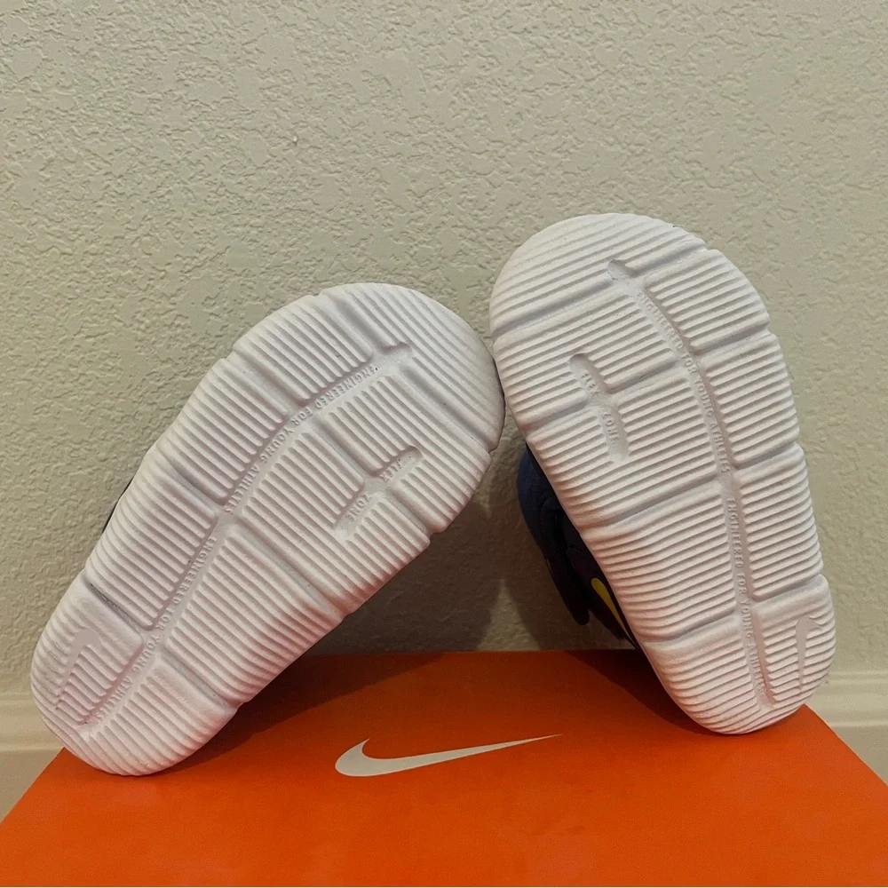Nike Kids Navy Blue and White Boot Sneakers